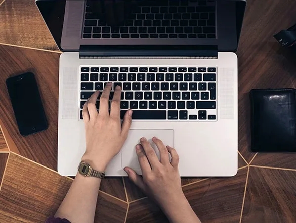 對于初學(xué)者怎樣做網(wǎng)頁設(shè)計?